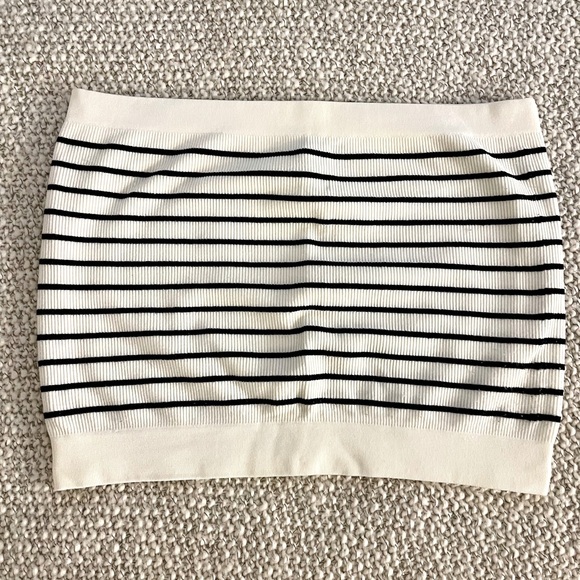 White and black striped cropped tube top - Picture 1 of 2